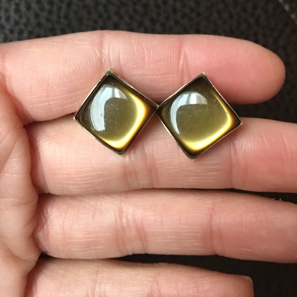2/$10 Vintage screw Back lucite earrings - Picture 3 of 7